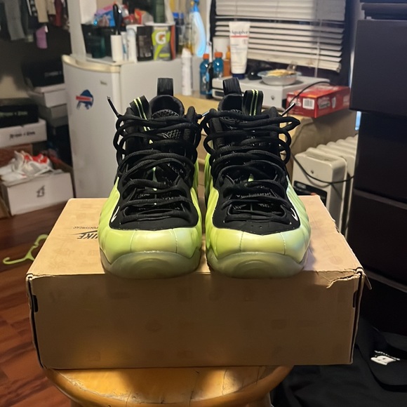 Electric Green Nike air foamposite - Picture 2 of 4